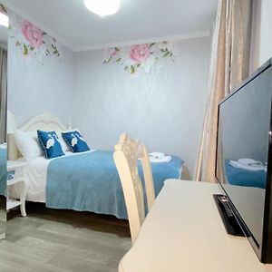 Zimmer mit Kingsize-Bett
